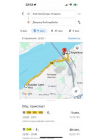 Там несколько автобусов.