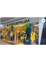 В фирменном магазине Fenerium продается вся атрибутика команды Фенербахче. Например, он есть в ТЦ Джевахир на ст.м. Шишли. Можно и на рынке левые футболки купить... но я сторонник настоящих